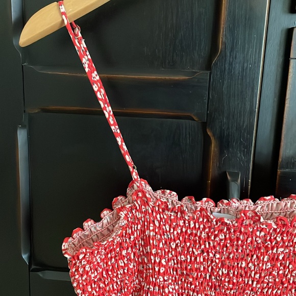 Red flower print Resa boutique smocked, high leg slit flowy dress - Picture 3 of 7